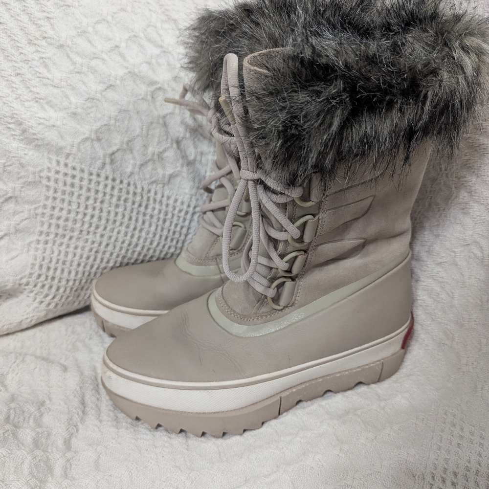 Sorel Women's Winter Boots with Fur Trim - Light Gray